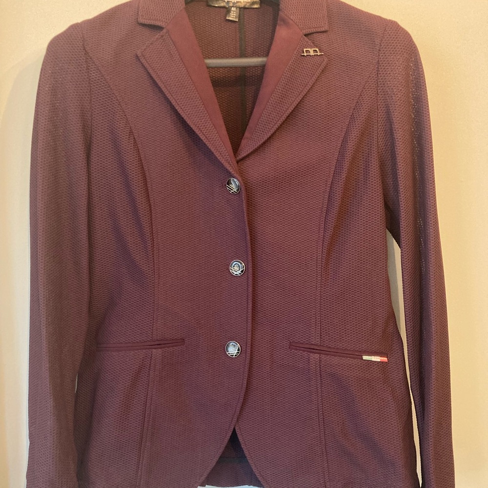 AA Motionlite mesh show coat